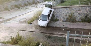 Acemi Sürücü Dereye Uçtu