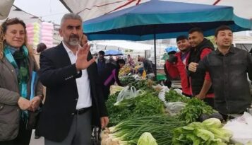 Berberoğlu, Bağbaşı Pazarında Vatandaşlarla Buluştu