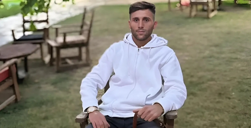 Kavgayı Ayırmak İsteyen Genç Ağır Yaralandı