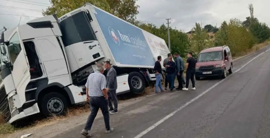 Yüksüz Tır Kontrolden Çıktı