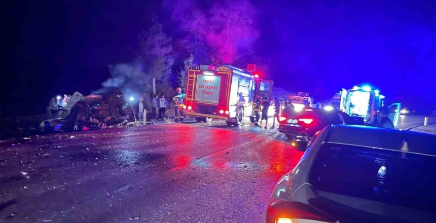 İki Otomobil Kafa Kafaya Çarpıştı: 1 Ölü, 4 Yaralı