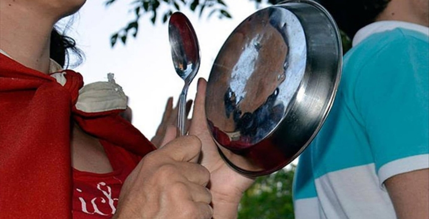 Denizli’de CHP’li Kadınlardan “Boş Tencere” Yürüyüşü