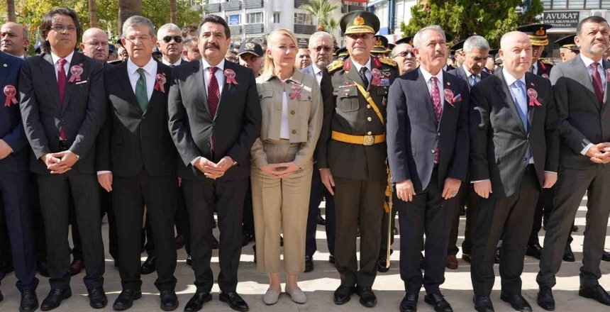 Denizli’de Kutlamalar Çelenk Sunumuyla Başladı