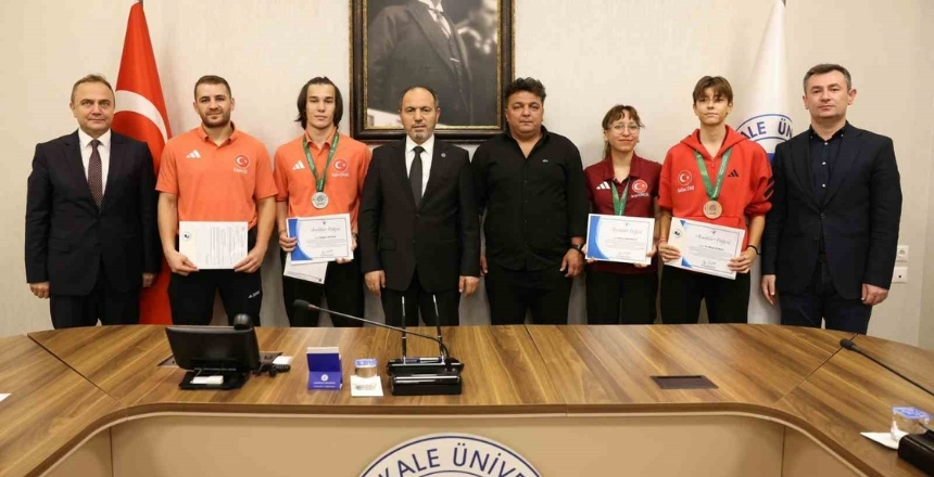 Üniversiteli Gençler 3 Madalyayla Döndü