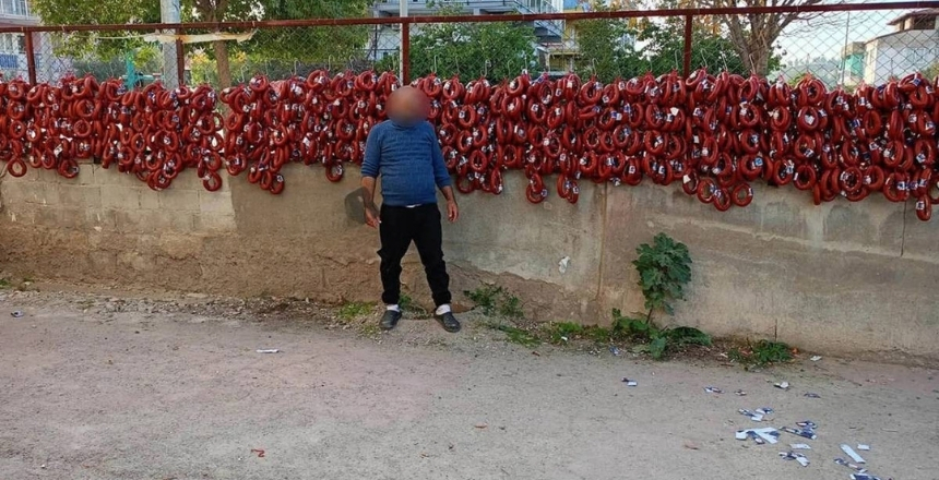 Sokak Ortasında Sucuk Satışı Tepki Çekti