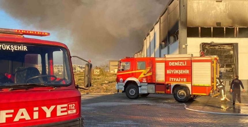Çardak’ta Fabrika Yangını