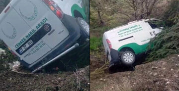 Cenaze Aracı Kaza Yaptı: 2 Kişi Yaralandı