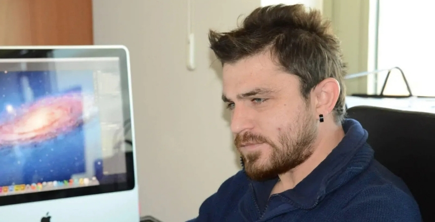 Denizlili Öğretim Üyesi Evinde Ölü Bulundu