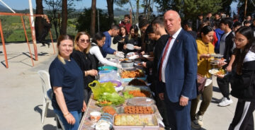 Başkan Kumral, Öğrencilerin Kermes Etkinliğine Katıldı